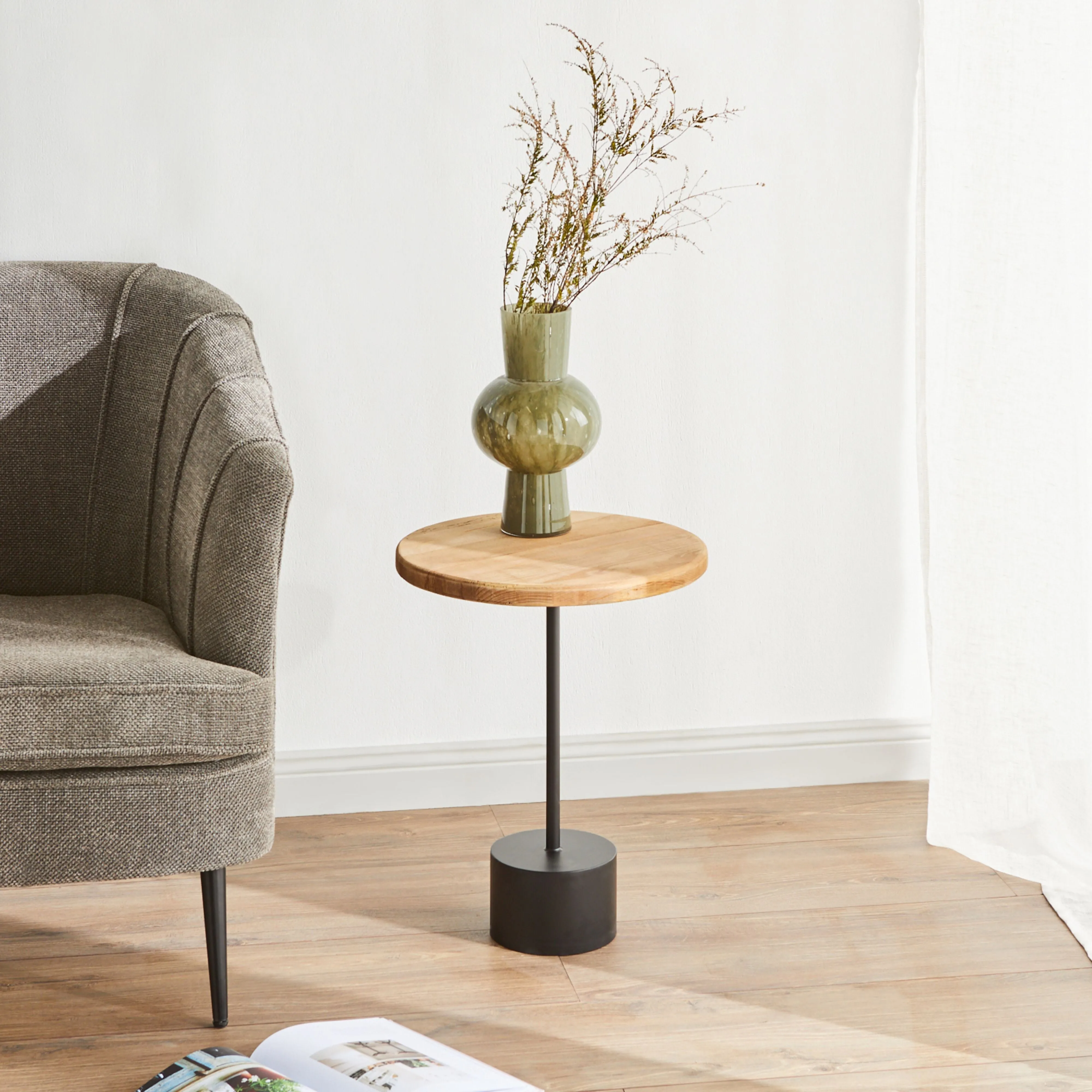 Kalise Swirl Round Side Table